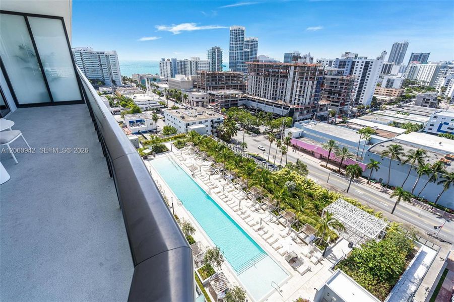 Condo located in Miami Beach, FL showcasing its design and architecture (Image 40).