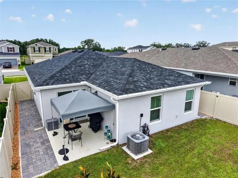 Exterior details and patio area of a home in , Clermont (Image 3).