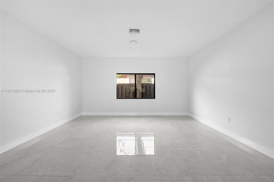 Spacious, unfurnished interior of a new home in , Cutler Bay (Image 12).