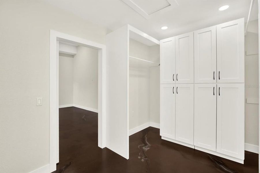 Spacious, unfurnished interior of a new home in , Webster (Image 24).