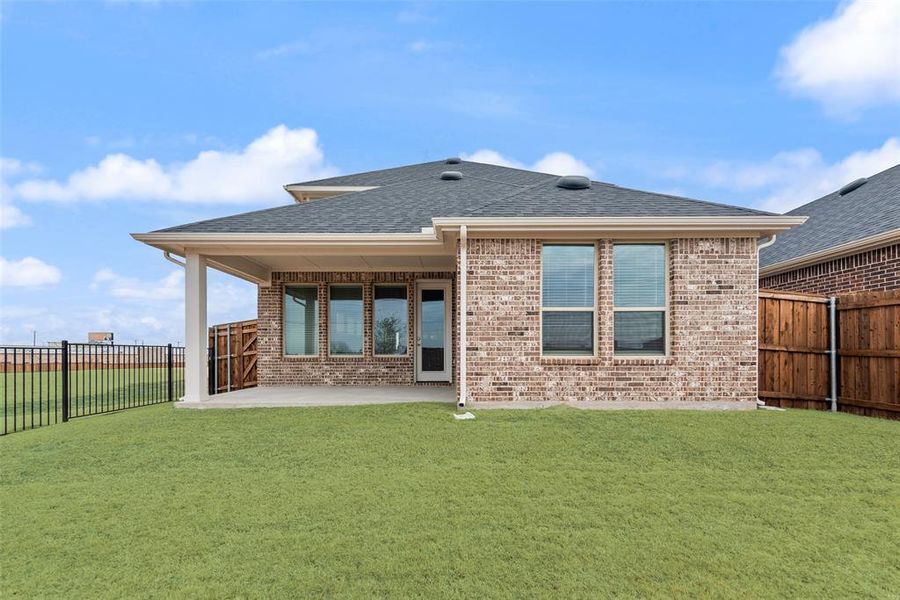 Exterior details and patio area of a home in Walden Pond, Forney (Image 19).