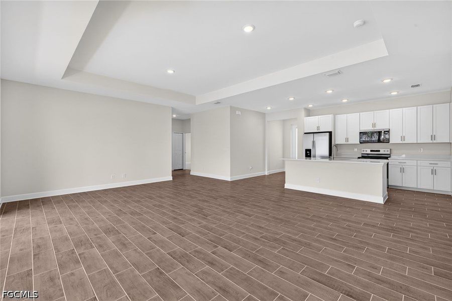 Spacious, unfurnished interior of a new home in Cape Coral, Cape Coral (Image 28).