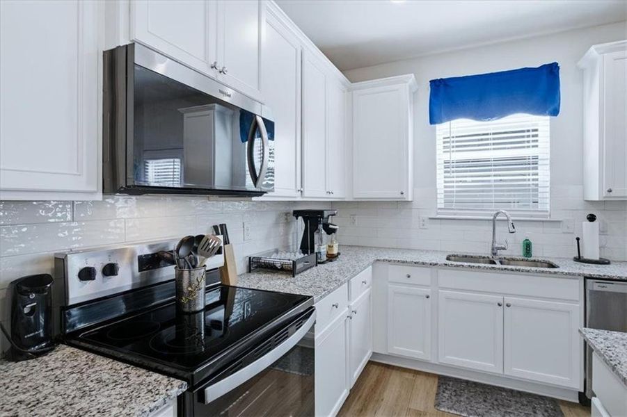 Furnished interior view inside a new home in Tell River, Atlanta (Image 12). Furnished interior view inside a new home in Tell River, Atlanta (Image 12).