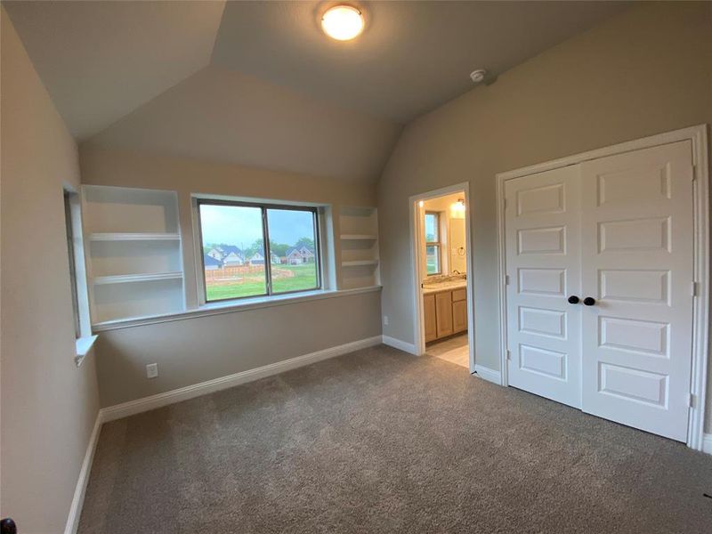 Bed 4 has vaulted ceiling, built-in shelves, and shares a Jack & Jill bath