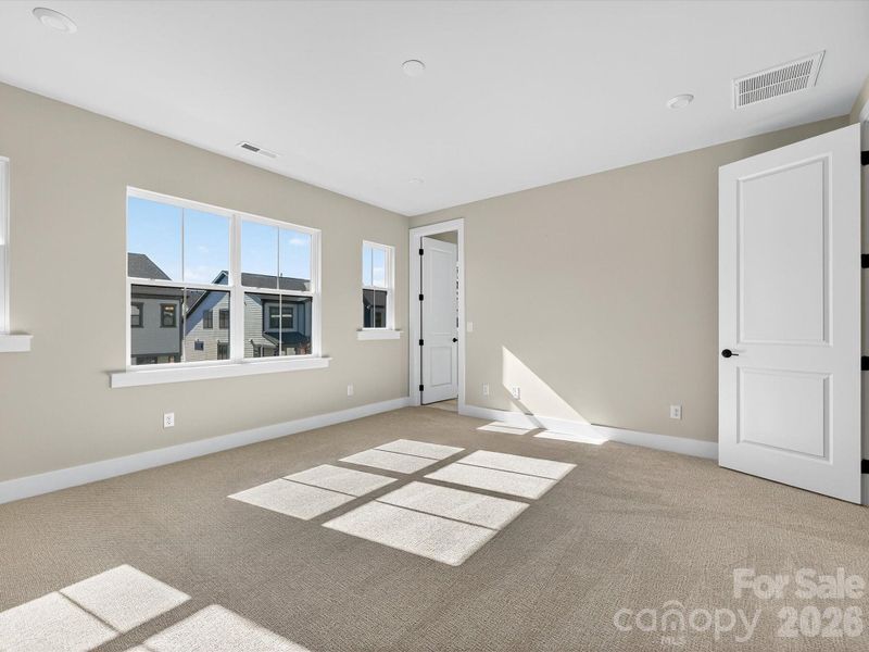 Spacious, unfurnished interior of a new home in Seven Oaks, Belmont (Image 14).