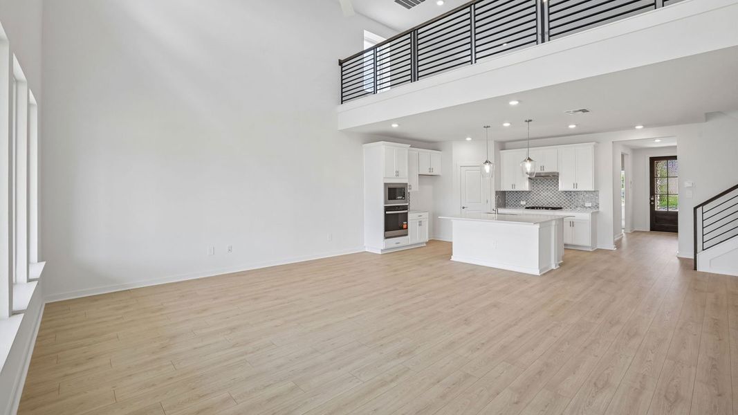 Spacious, unfurnished interior of a new home in Rosenbusch Ranch, Leander (Image 25).