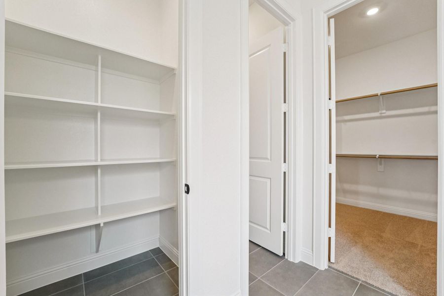 Spacious, unfurnished interior of a new home in Sienna 65', Missouri City (Image 27).