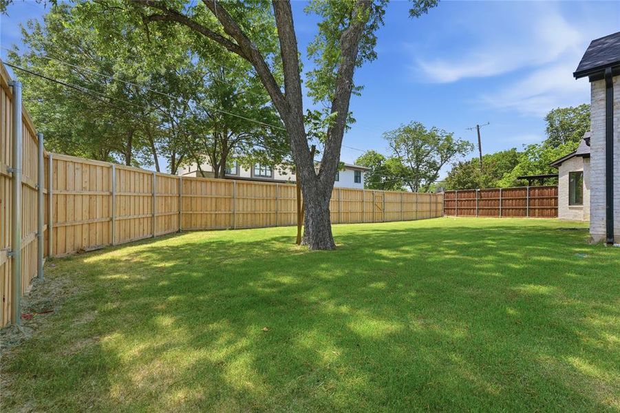 Exterior details and patio area of a home in , Dallas (Image 20).