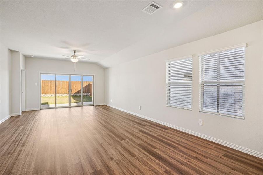 Spacious, unfurnished interior of a new home in Windmore, Princeton (Image 31).