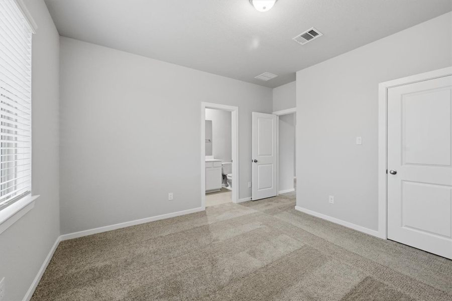 Spacious, unfurnished interior of a new home in Canterra Creek  60', Iowa Colony (Image 23).