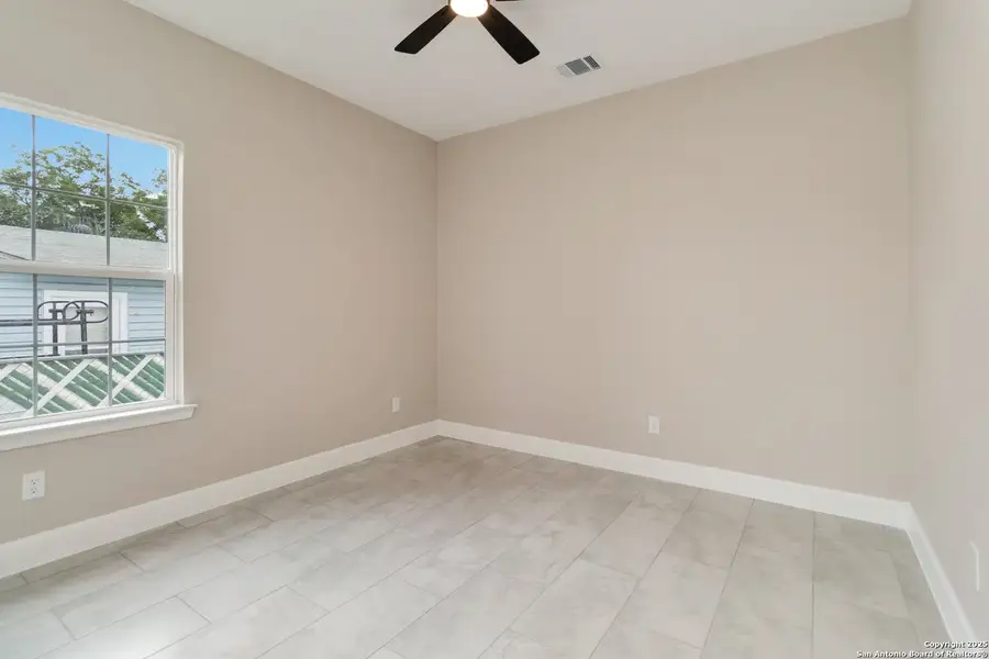 Spacious, unfurnished interior of a new home in , San Antonio (Image 9).