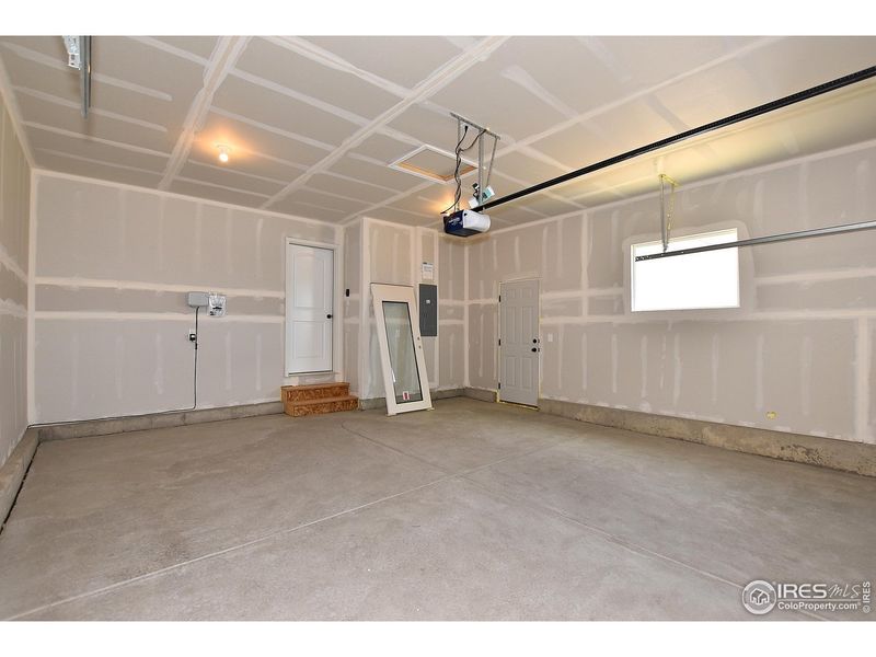 Spacious, unfurnished interior of a new home in , Johnstown (Image 28).