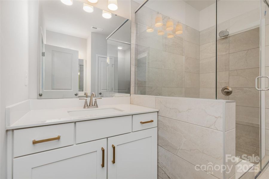 Image 28 of a home in .