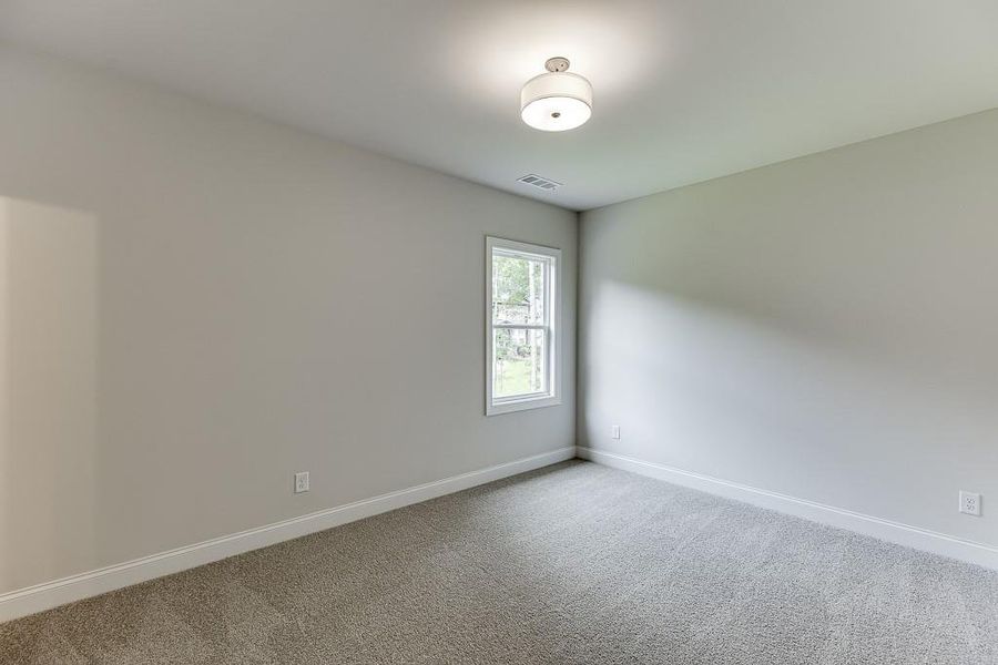 Spacious, unfurnished interior of a new home in , Bishop (Image 35).