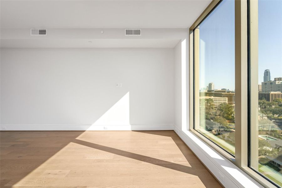 Spacious, unfurnished interior of a new home in , Houston (Image 21).