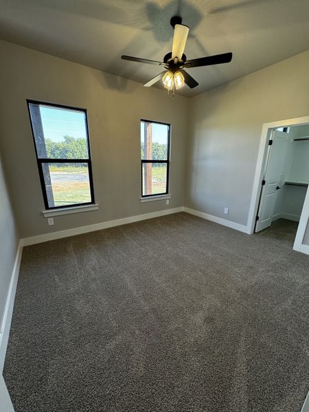 Spacious, unfurnished interior of a new home in Freeman Ranch, Weatherford (Image 18).