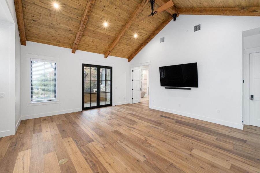 Spacious, unfurnished interior of a new home in , Dripping Springs (Image 17).