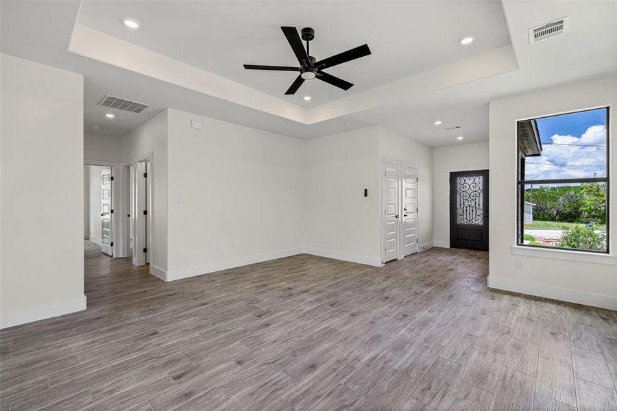 Spacious, unfurnished interior of a new home in , Granbury (Image 17).