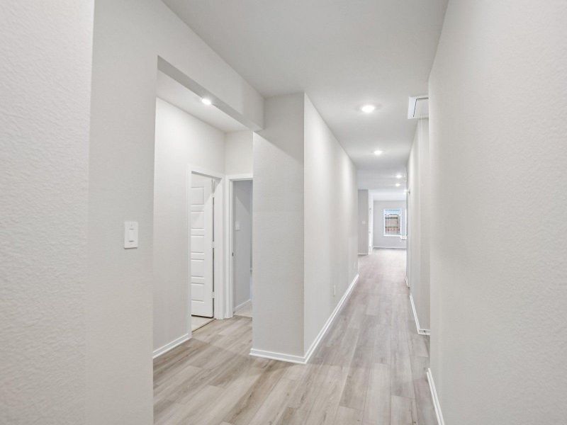 Spacious, unfurnished interior of a new home in Heights of Barbers Hill, Baytown (Image 23).