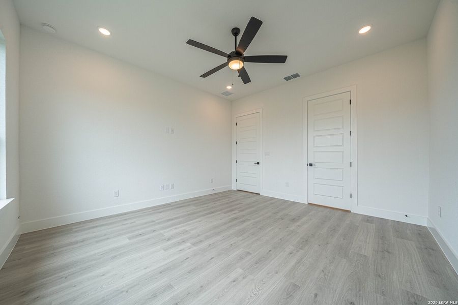 Spacious, unfurnished interior of a new home in , Kerrville (Image 23).