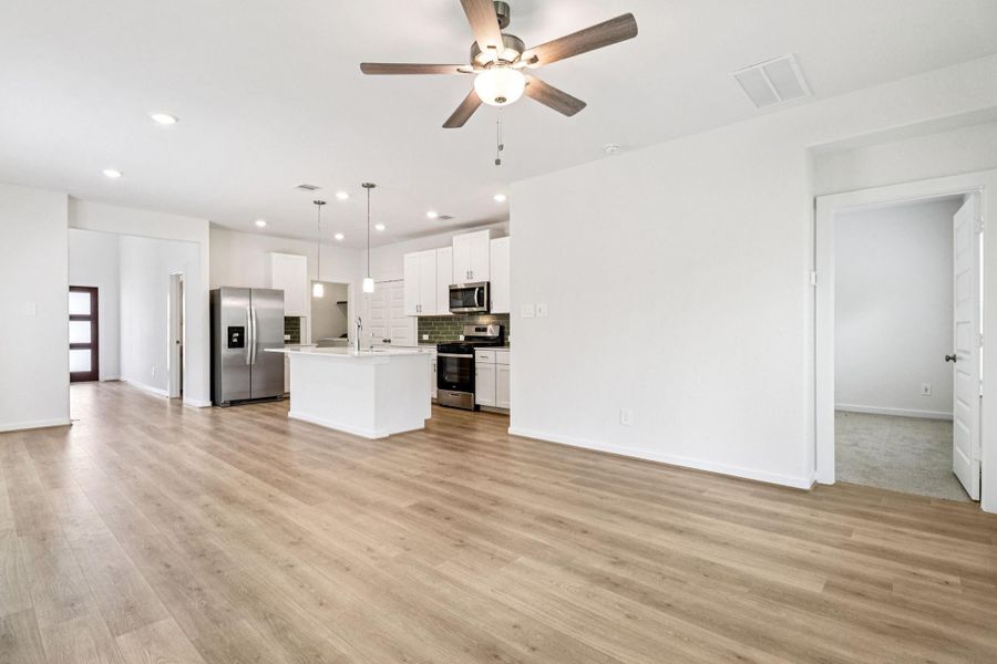 Photo is not of the actual home, but is an inspirational photo of builder’s model home and may depict options, furnishings, and/or decorator features that are not included Photo is not of the actual home, but is an inspirational photo of builder’s model home and may depict options, furnishings, and/or decorator features that are not included