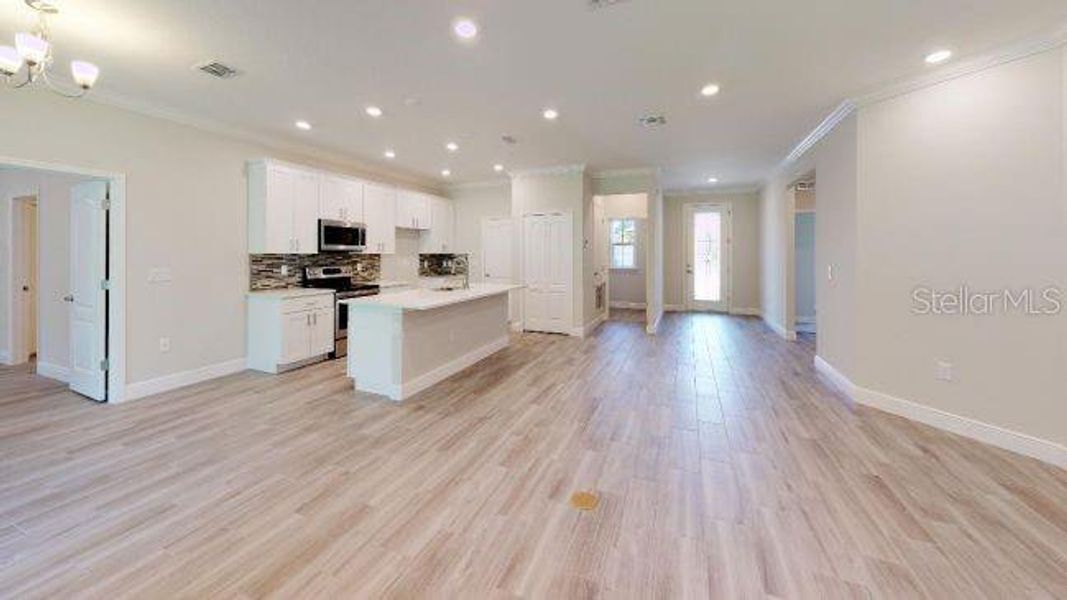 Spacious, unfurnished interior of a new home in , Venice (Image 10).
