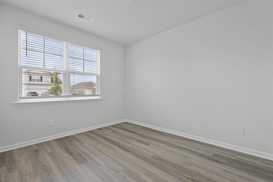 Spacious, unfurnished interior of a new home in Sheep Island, Summerville (Image 17).
