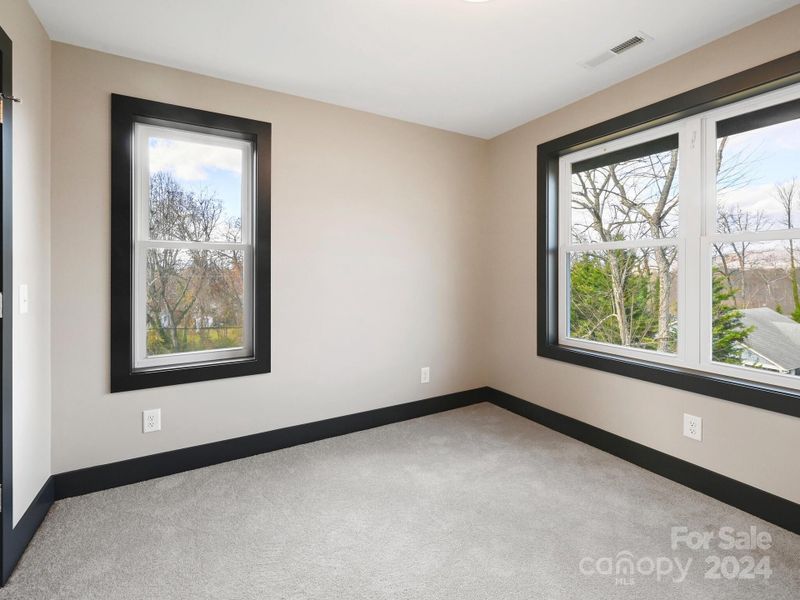 3rd Bedroom with mountain views