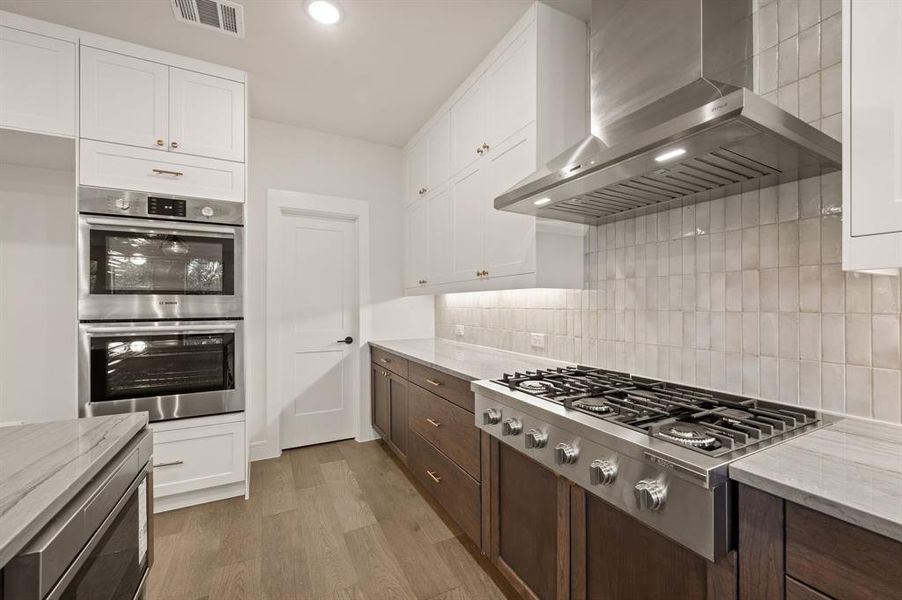 With top of the line finishes throughout, this dream kitchen is everything you have been searching for in your new dream home! With top of the line finishes throughout, this dream kitchen is everything you have been searching for in your new dream home!