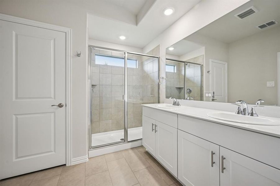 Furnished interior view inside a new home in Westmoor, Sherman (Image 14).
