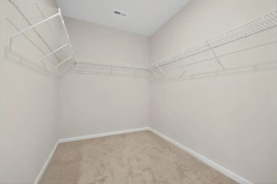 Spacious, unfurnished interior of a new home in Oakmont, Dallas (Image 17).