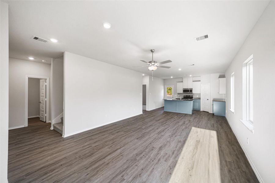 Spacious, unfurnished interior of a new home in Hill & Dale Ranch, Splendora (Image 18).