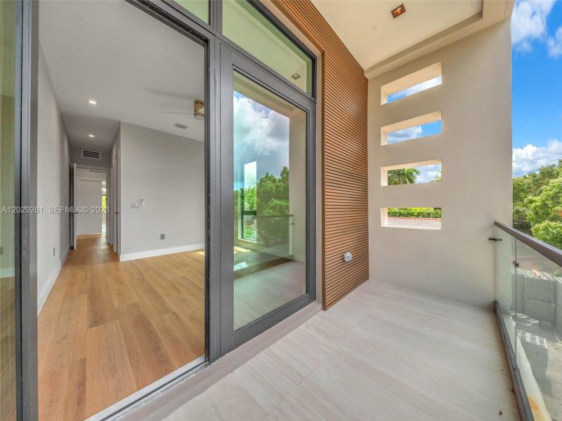 Exterior details and patio area of a home in , Hollywood (Image 25).