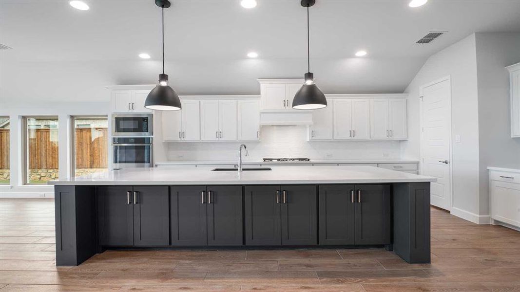 Furnished interior view inside a new home in Myrtle Creek 71', Waxahachie (Image 5). Furnished interior view inside a new home in Myrtle Creek 71', Waxahachie (Image 5).