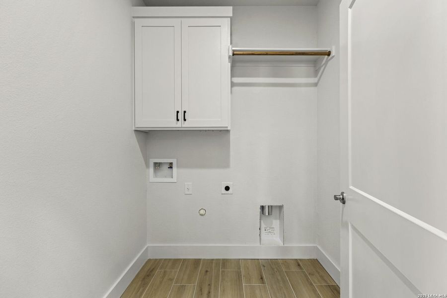 Spacious, unfurnished interior of a new home in , Canyon Lake (Image 22).