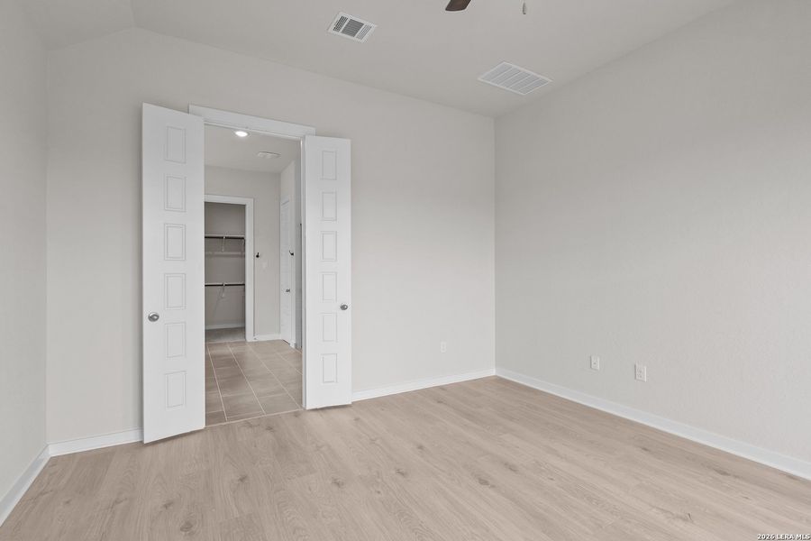 Spacious, unfurnished interior of a new home in Buffalo Crossing, Cibolo (Image 21).