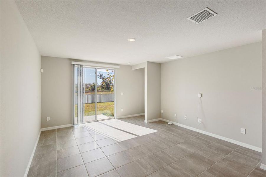 Spacious, unfurnished interior of a new home in Park East, Plant City (Image 11).
