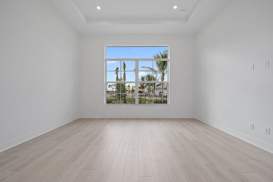 Spacious, unfurnished interior of a new home in L'Ambiance at Avenir, Palm Beach Gardens (Image 17).