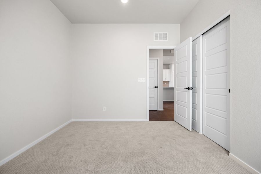 Spacious, unfurnished interior of a new home in Wolf Creek Run West, Strasburg (Image 9).
