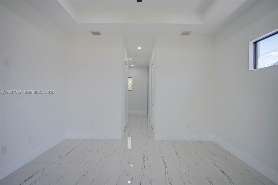 Spacious, unfurnished interior of a new home in , Lehigh Acres (Image 20).