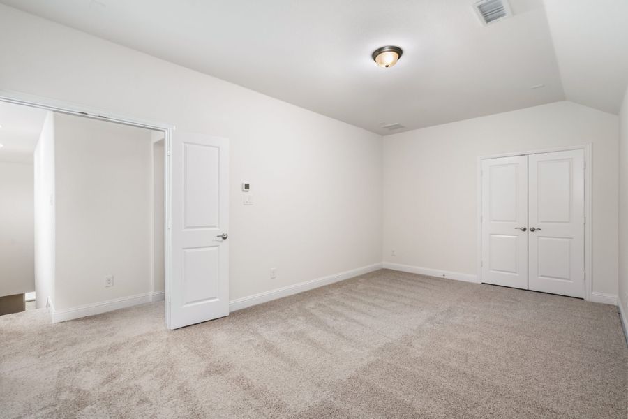 Spacious, unfurnished interior of a new home in Lake Breeze, Lavon (Image 36).
