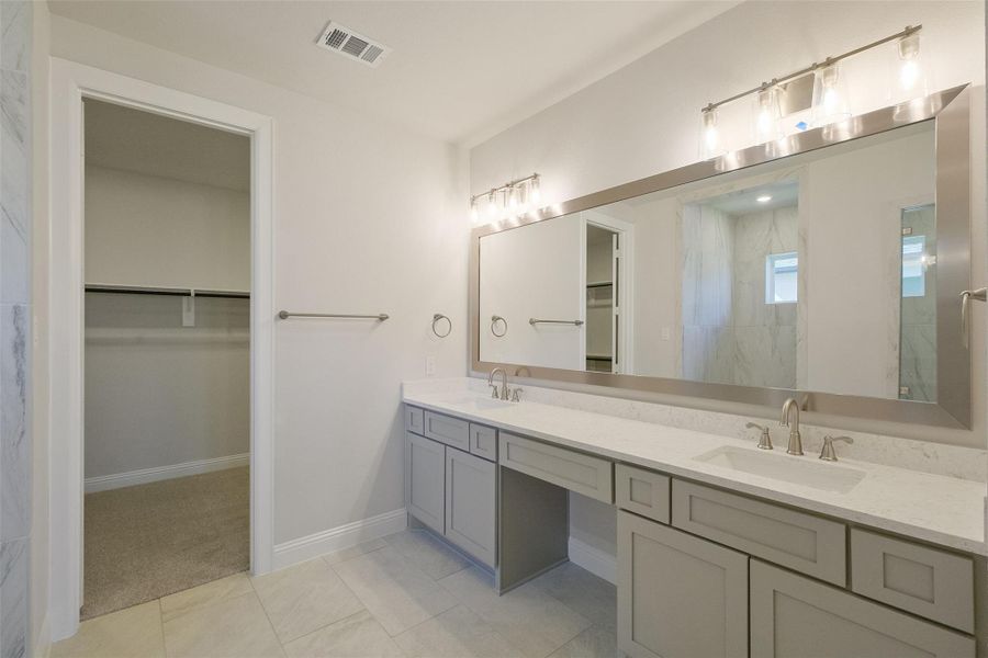 Furnished interior view inside a new home in Sienna 65', Missouri City (Image 14).
