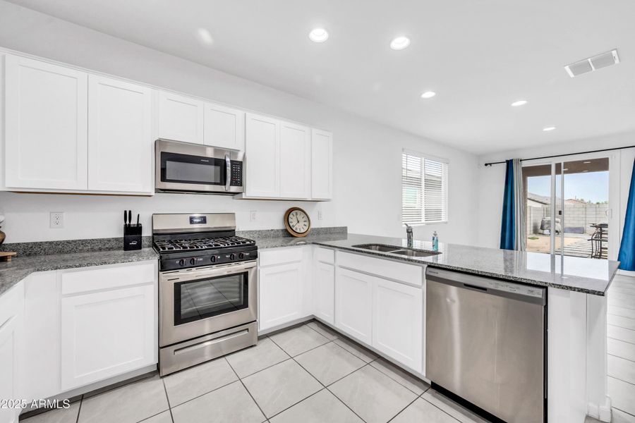 2340 W La Salle St-10