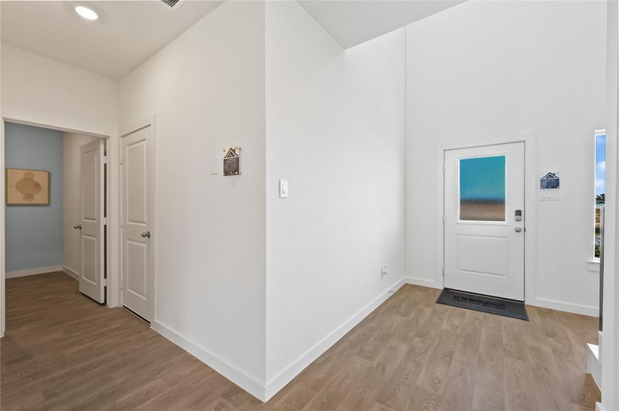 Spacious, unfurnished interior of a new home in Holly Ridge, Rosenberg (Image 22).