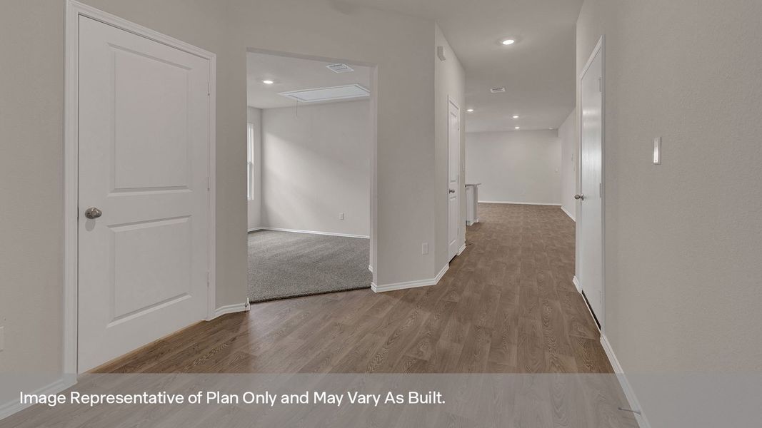 Spacious, unfurnished interior of a new home in Bollinger, Maxwell (Image 14).