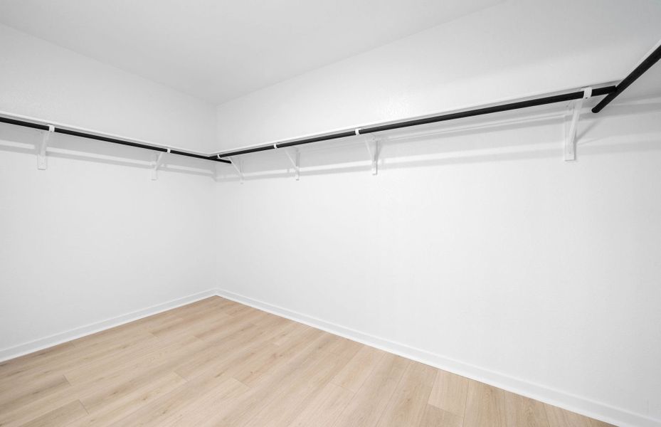 Spacious, unfurnished interior of a new home in Sunfield, Buda (Image 16).