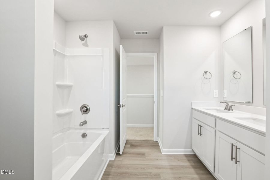 33-web-or-mls-Raleigh- River Glen-38 Hof