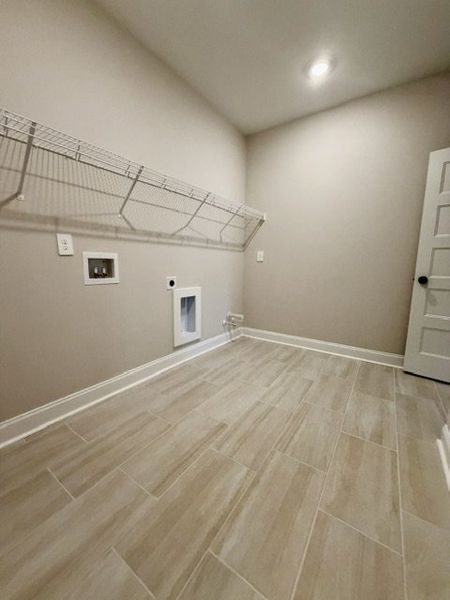 Spacious, unfurnished interior of a new home in Lakefield, Palmetto (Image 18). Spacious, unfurnished interior of a new home in Lakefield, Palmetto (Image 18).