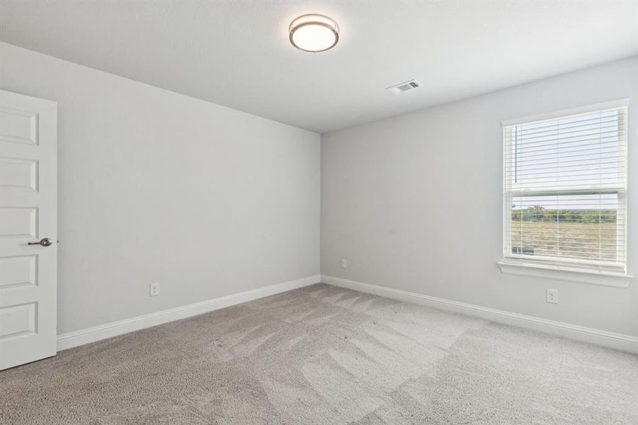 Spacious, unfurnished interior of a new home in Lakes of River Trails, Fort Worth (Image 23).