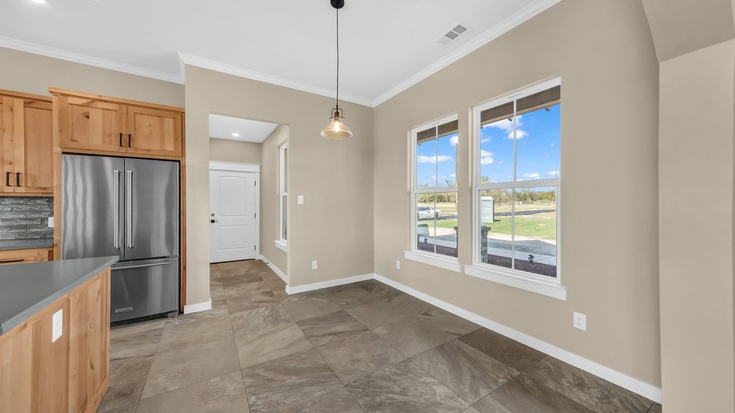 Spacious, unfurnished interior of a new home in Oak Water Ranch, Granbury (Image 18).